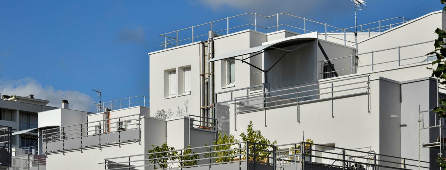 isolation par l'extérieur sur bâtiment blanc