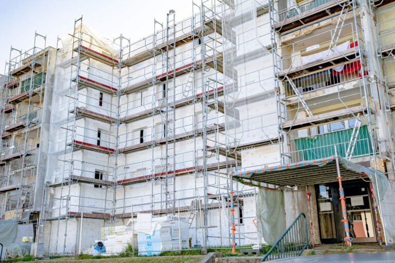 isolation extérieur façade d'immeuble